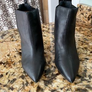 L’mour des Pieds Kitten heel bootie Size 7